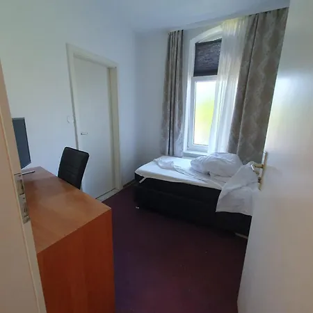 2 Hildesheimer Str.357,1.og, 3 X Sz, Apartment *